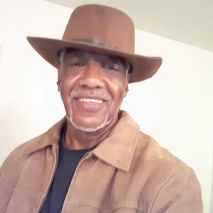 Meet your Posher, Lewis